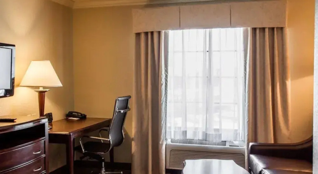Люкс Spark by Hilton Cincinnati Fairfield