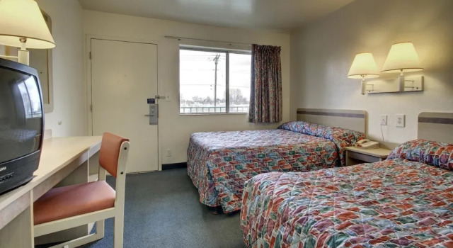 Четырёхместный номер Standard Red Carpet Inn Jeffersonville