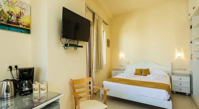 Полулюкс с балконом и с видом на город Polyxenia Suites