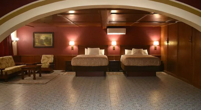 Четырёхместный семейный номер Standard Manresa Castle