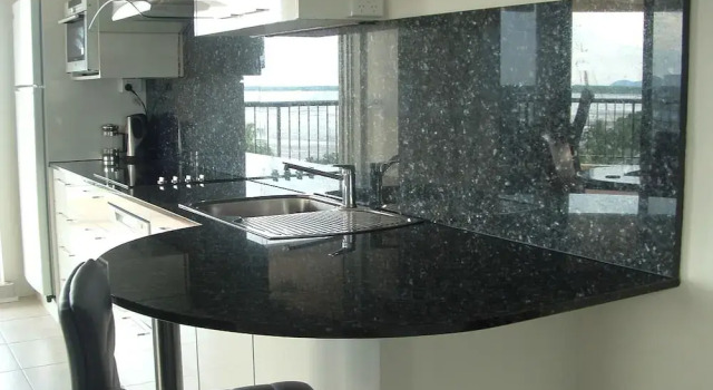 Cairns Apartment Esplanade Ocean Views, Забронировать Апартаменты/квартира СПА-отели Кэрнс, рядом с The Center of Contemporary Arts, SPA-услуги