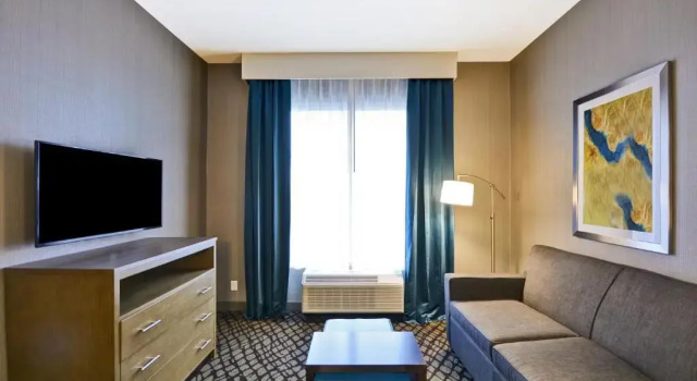Четырёхместный люкс Homewood Suites By Hilton Warren Detroit