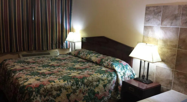 Capri Motel, Prenota Motel Hotel a Kansas con parcheggio, Parcheggio