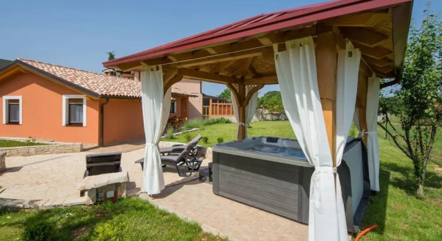 Коттедж Holiday Home Vodnjan with Pool & Sea