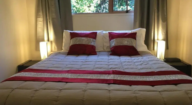 Апартаменты Colonial Lodge Motel