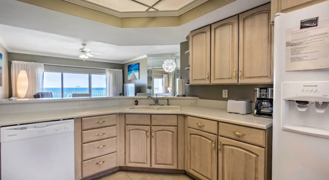 Апартаменты с 2 комнатами с балконом Gulf Views & Pool Access: Coral Reef Resort Condo