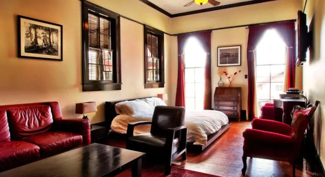 Люкс с 2 комнатами Royal Street Inn & Bar