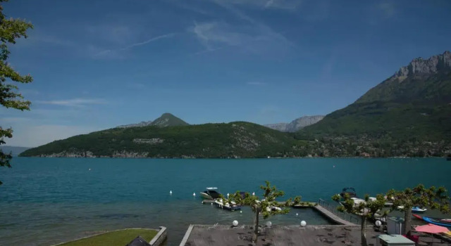 Апартаменты Deluxe Les Roseaux du Lac - 7 appartements situés dans une résidence posée au bord du lac dAnnecy