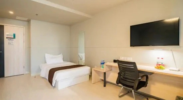 Люкс Standard с видом на улицу Jinjiang Inn Yingkou Port Authority Bayuquan Century Plaza