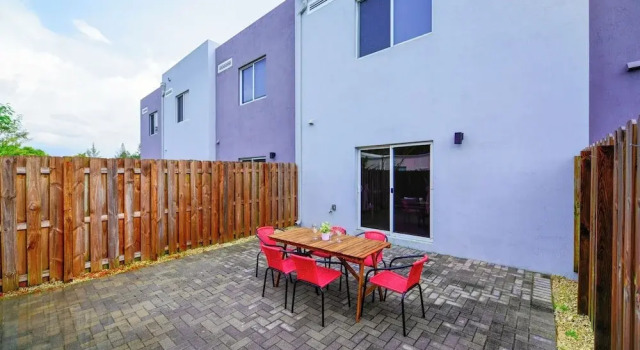 Номер Standard Prime Townhouses Near Design District