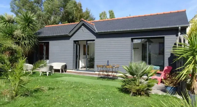 Коттедж Holiday Home Located in the Middle of the Popular Seaside Resort, Cancale