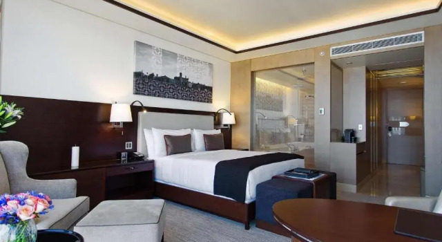 Двухместный номер Deluxe с видом на город Fairmont Baku, Flame Towers