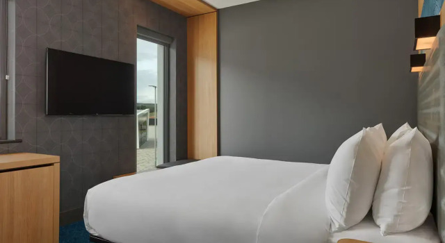 Двухместный номер Standard Aloft by Marriott Aberdeen TECA
