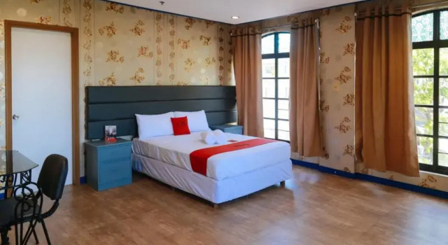 Двухместный номер Standard RedDoorz Plus @ Castle Chateau Iloilo