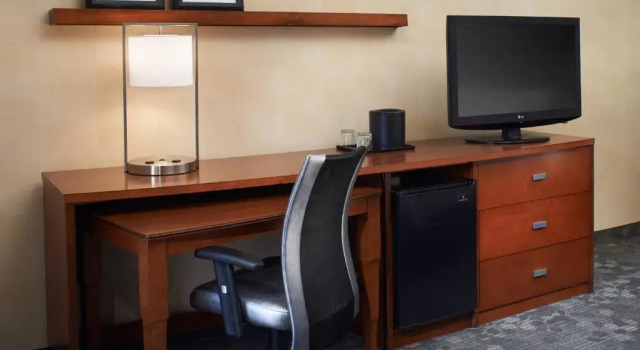 Номер Standard Courtyard Detroit Dearborn