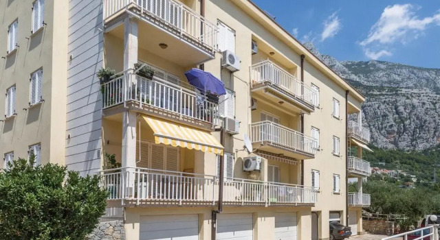 Amazing Apartment in Makarska With 5 Bedrooms and Wifi, Забронировать Апартаменты/квартира Апартаменты Макарска, рядом с Набережная Рива (Макарска), Апартаменты/квартира