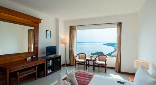 Двухместный номер Superior с видом на реку Champasak Grand Hotel