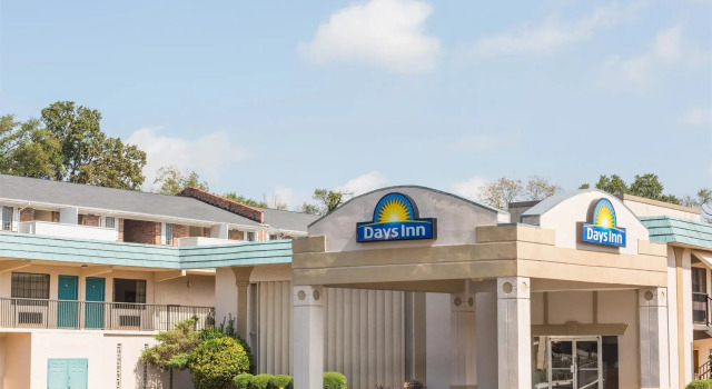 Days Inn by Wyndham Athens, Забронировать Отель Отели Атенс с парковкой, рядом с Hillside Park, Парковка