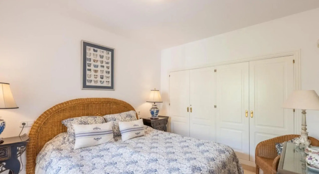 Los Pinos 3 Bedroom Apartment in Los Arqueros, Забронировать Апартаменты/квартира Отели Бенаавис с парковкой, Парковка