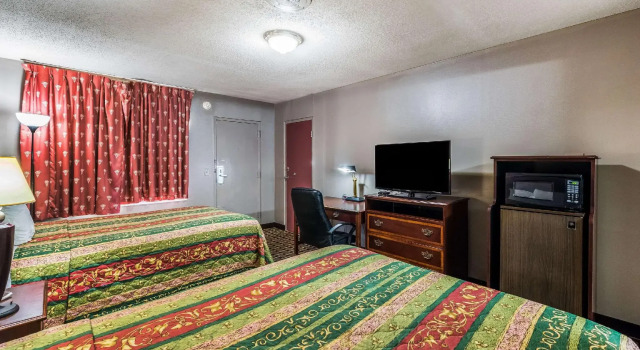 Четырёхместный номер Standard Americas Best Value Inn Franklin