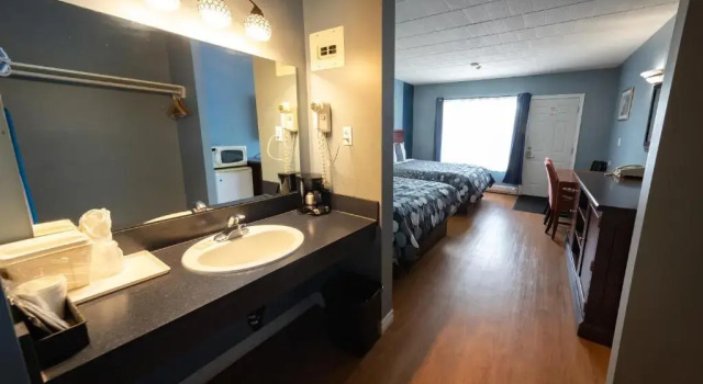 Четырёхместный люкс Villager Lodge Niagara Falls