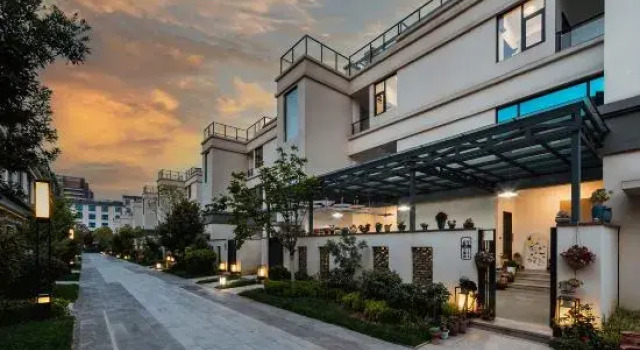 Peter Pan Homestay, Rezerwuj Hotel Hotele w Baoshan z parkingiem, Parking