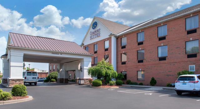 Comfort Suites Louisville Airport, Забронировать Отель Отели Луисвилл с завтраком, рядом с Indian Trail Square Shopping Center, Завтраки