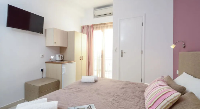 Двухместный номер Deluxe с балконом Panormos Hotel and Studios
