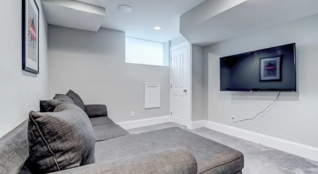 Luxury Home Near Harbor With Roofdeck & Parking, Book Hotel Baltimore Maryland, near Fell's Point Visitor Center