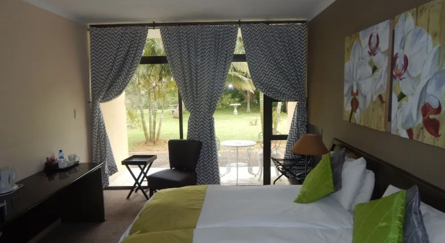 Двухместный номер Classic Цокольный этаж с балконом Elephant Lake Hotel