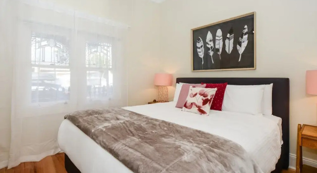 Boutique Stays - Carlton Terrace, Забронировать Бутик-отель Карлтон Мельбурн, рядом с Стадион «Айкон Парк»