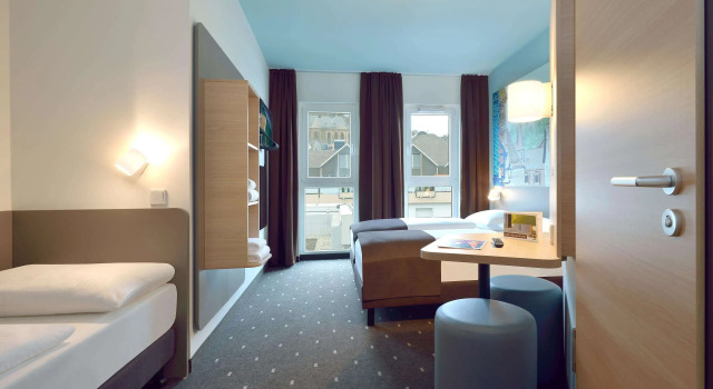 Трёхместный номер B&B Hotel Marburg