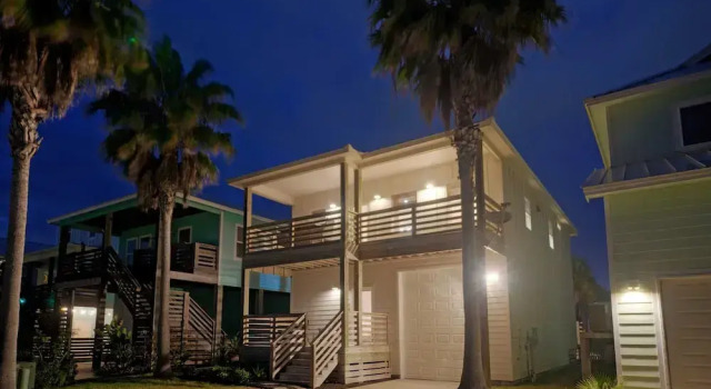Coastal Escape w/ Pond Views + Pool Access Grahams Getaway by Avantstay