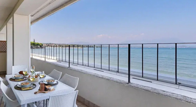 Апартаменты Residenza Miralago With Pool - Two-bedroom With Terrace