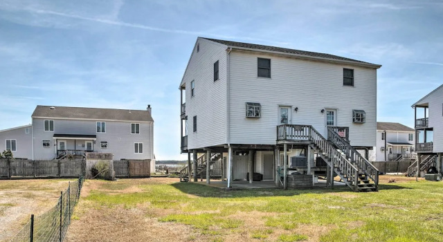 Chincoteague Townhome w/ Pony Views From Deck!, Prenota Hotel Chincoteague Virginia