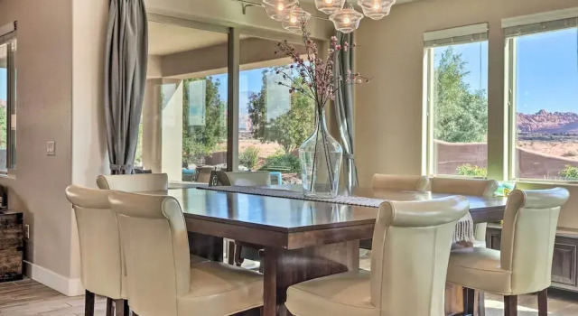 Utah Home w/ Pool & Hot Tub Access, Mtn Views!, Varaa Lomakoti Santa Clara 