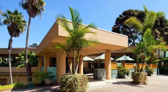 Кровать в общем номере Sheraton La Jolla