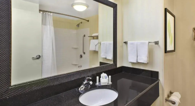 Четырёхместный люкс c 1 комнатой Fairfield Inn & Suites by Marriott Lexington North