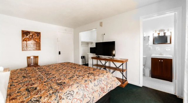 Captain's Table Hotel