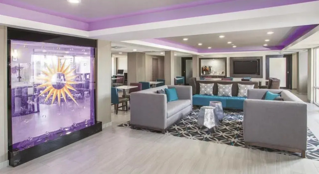 Lexington Inn and Suites - Effingham, Забронировать Отель Эффингхем Иллинойс, рядом с TREC Calico Trail