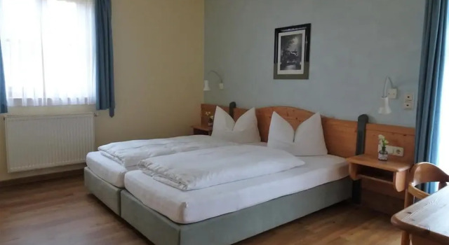 Hotel am Schwanberg, Đặt Khách sạn Roedelsee Steigerwald