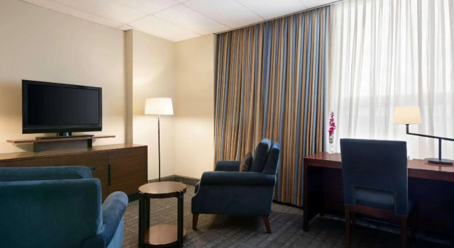 Люкс Deluxe Travelodge by Wyndham Whitecourt