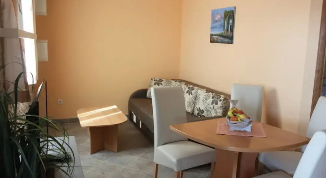 Семейные апартаменты с видом на море Apartments Dernaj