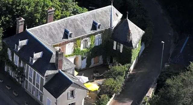 Il était une fois un jardin, Rezerwuj Hotel Saint-Fargeau 