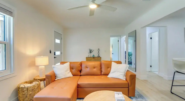 Private Hot Tub & Fenced Yard: Sleek Gulfport Home, Réserver Hôtel Gulfport Floride