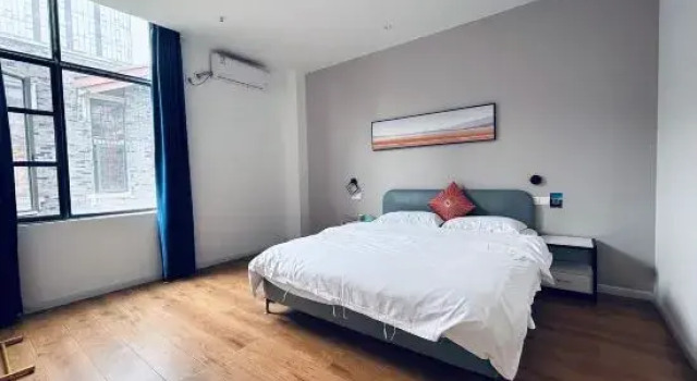 Люкс Silin Homestay (Leshan High-speed Railway Shihao Plaza)