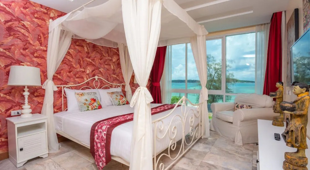 Люкс Premier с 2 комнатами с балконом и с красивым видом из окна Almali Rawai Beach Residence