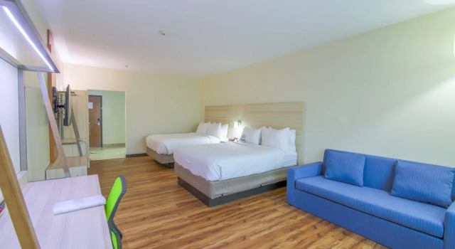 Двухместный люкс Holiday Inn Express & Suites Raymondville by IHG