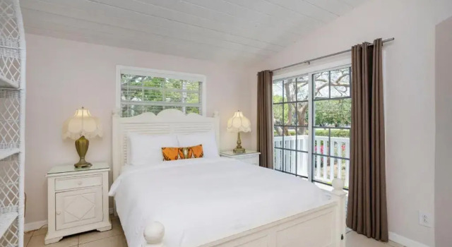 Коттедж с 3 комнатами Pines & Palms Resort