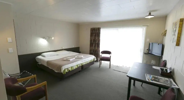 Студия с красивым видом из окна Maple Lodge Motel
